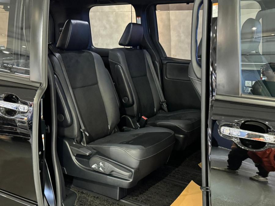 Voxy Hybrid ZS 煌III Modellista - Image 9